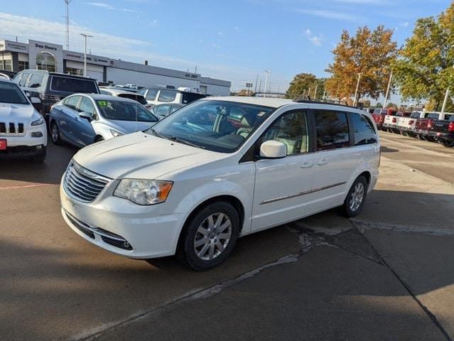 2013 chrysler town & country touring