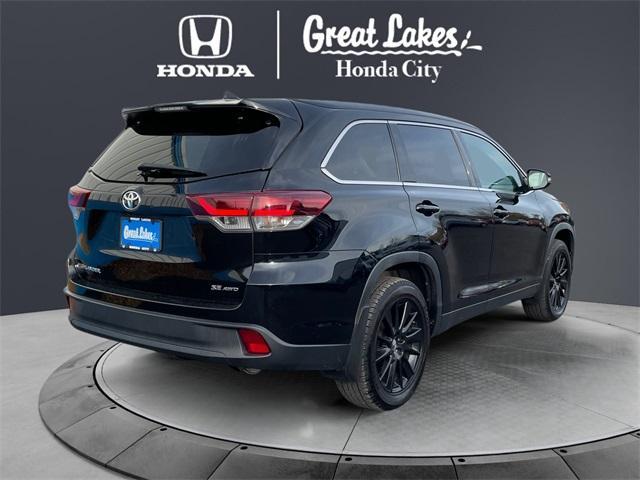 2019 toyota highlander se