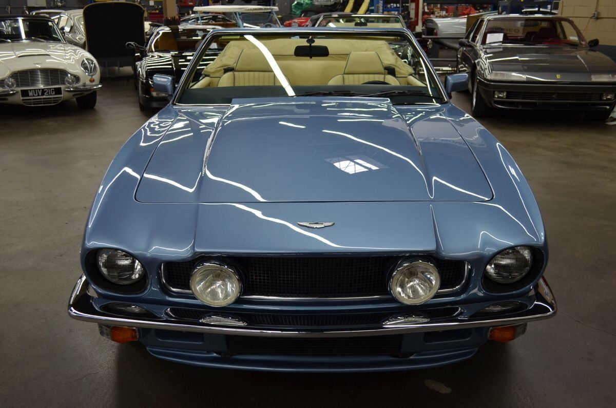 1989 aston martin v8 volante