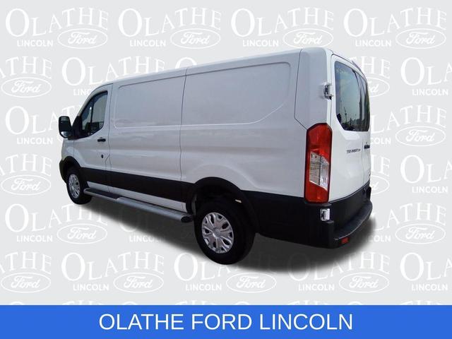 2022 ford transit-250 base