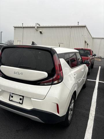 2023 kia soul lx