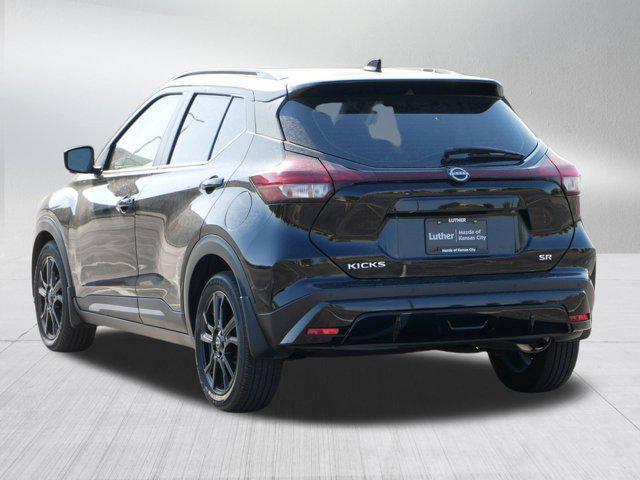 2022 nissan kicks sr