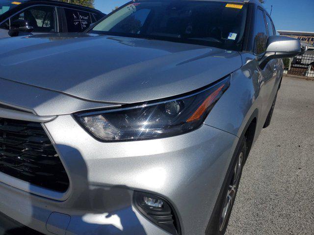2022 toyota highlander xle
