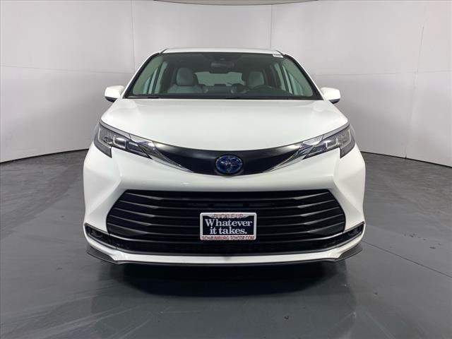 2022 toyota sienna le