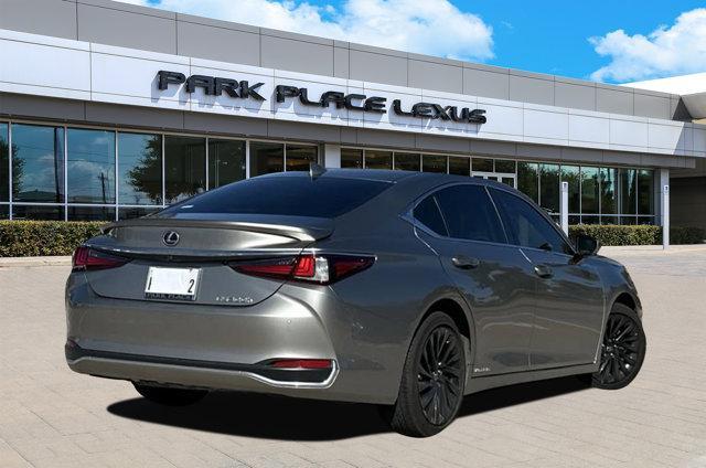 2021 lexus es 300h ultra luxury