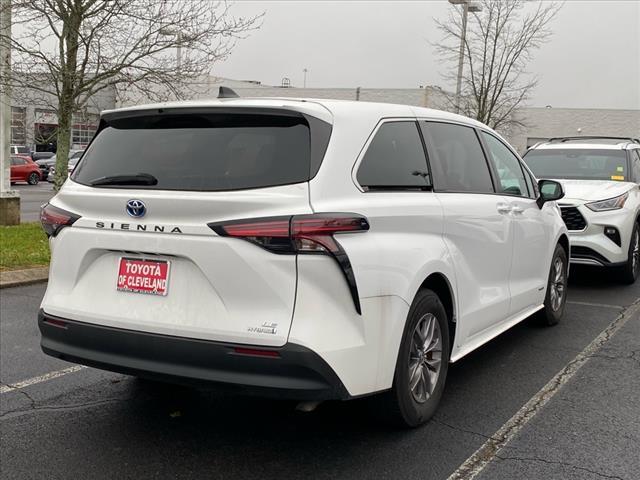 2021 toyota sienna le