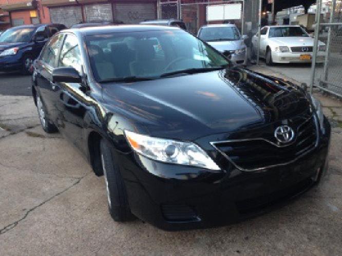 2010 toyota camry le like new in new york, ny