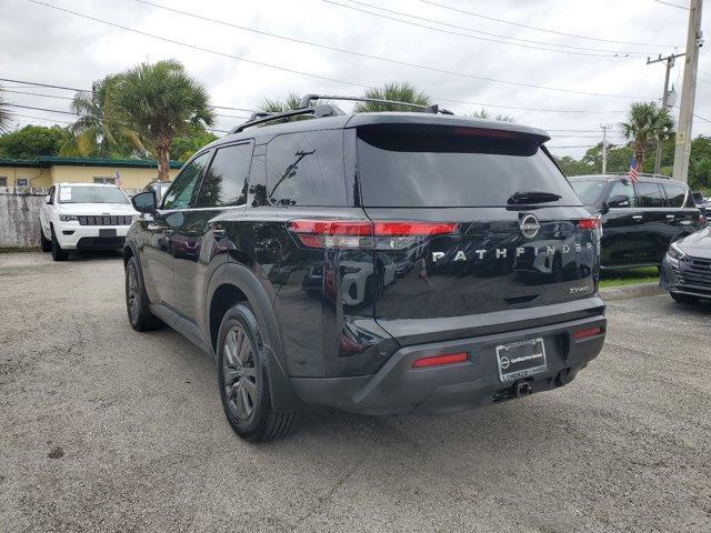 2022 nissan pathfinder sv
