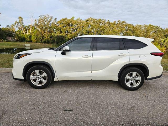 2021 toyota highlander le