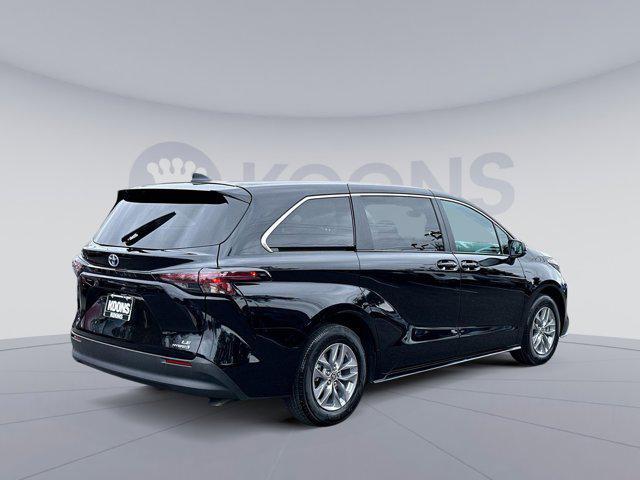 2024 toyota sienna le