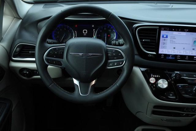 2022 chrysler pacifica touring-l