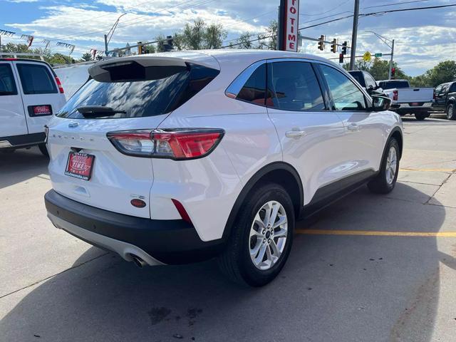 2020 ford escape se