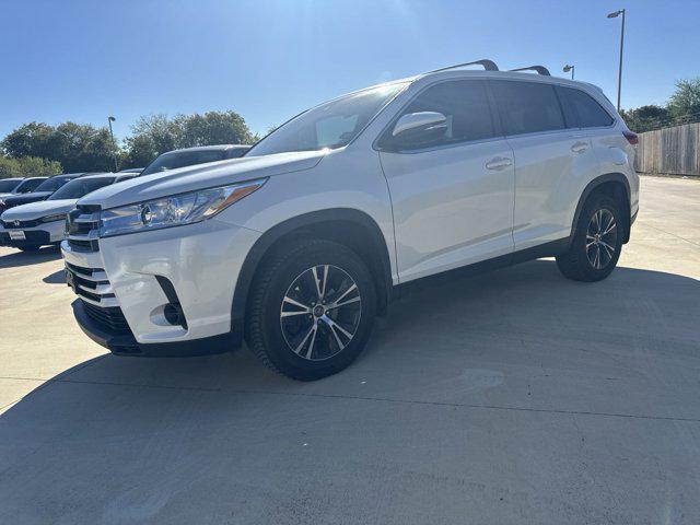 2019 toyota highlander le