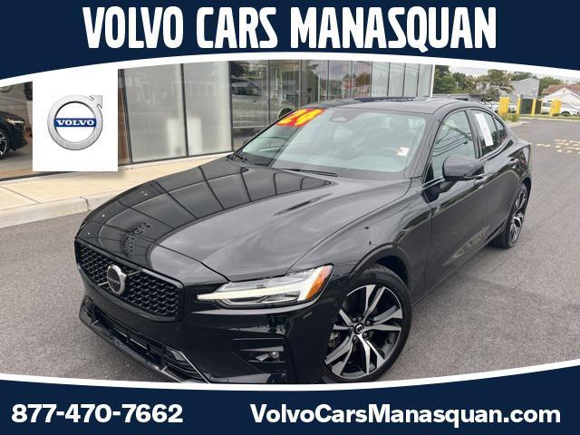 2024 volvo s60 b5 plus dark theme