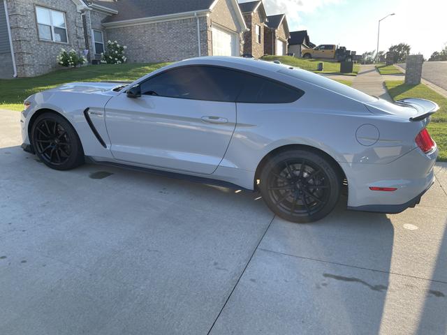 2017 ford shelby gt350 base