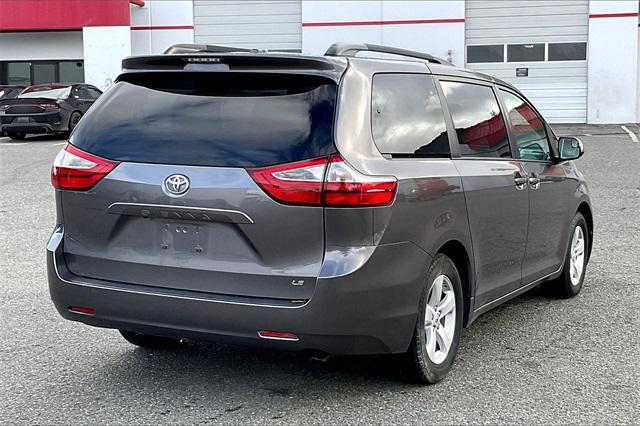 2017 toyota sienna le