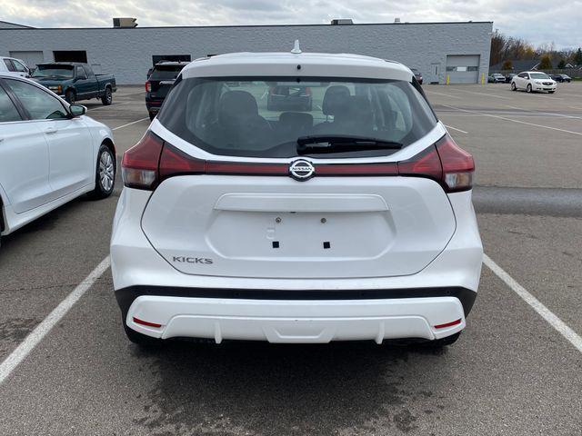 2021 nissan kicks s