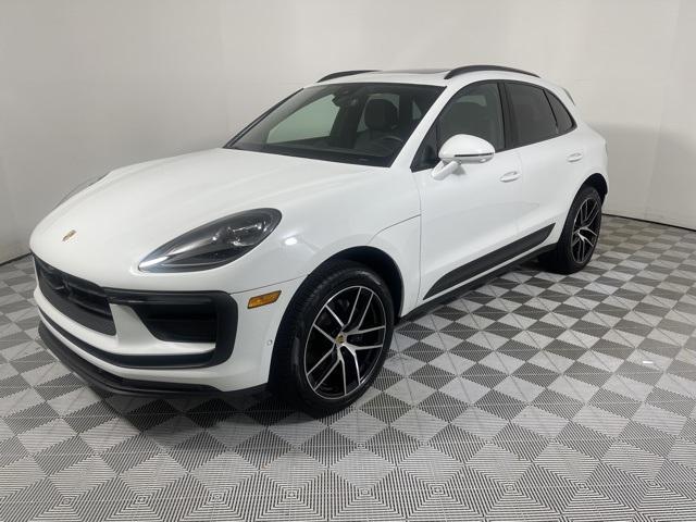 2024 porsche macan base (pdk)