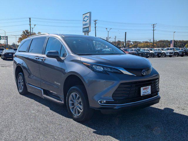 2024 toyota sienna xle 8 passenger