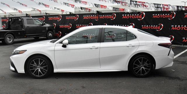 2022 toyota camry se