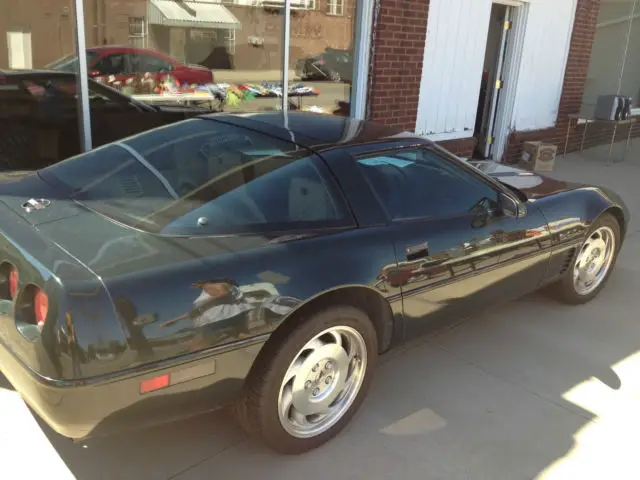 1993 chevrolet corvette 2-door 5.7l green automatic cold air-cond many new parts