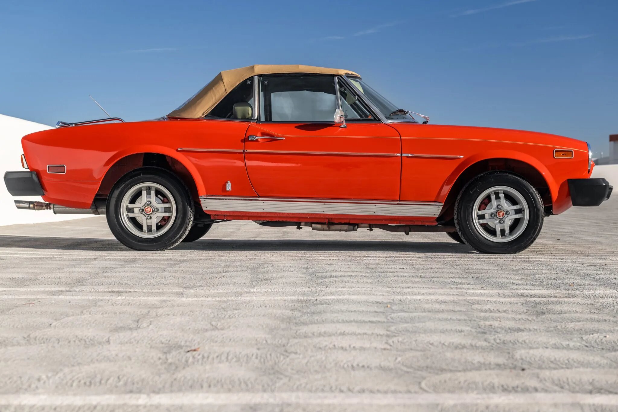 fiat 124 spider