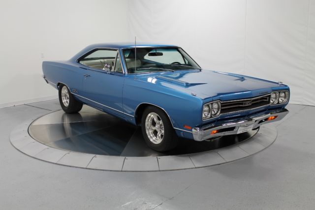 numbers matching! 440 magnum w/ 727 torqueflight trans. - in original colors!!
