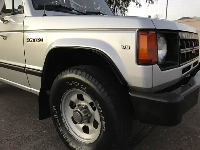 1991 mitsubishi montero 4x4 5spd manual... rust free az.. 1 owner..no reserve!!