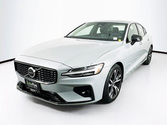 2024 volvo s60 b5 core dark theme