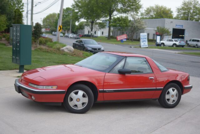 1988 buick reatta, nice and clean no accidents , no reserve