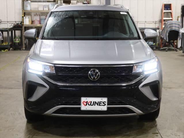 2022 volkswagen taos 1.5t se in madison, wisconsin