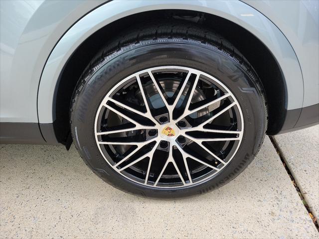 2024 porsche cayenne base
