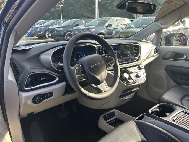 2023 chrysler pacifica hybrid touring l