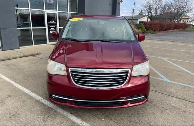 2013 chrysler town & country touring