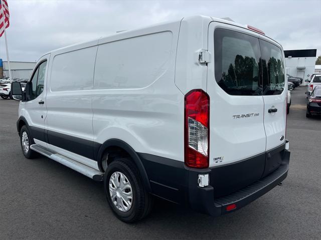 2022 ford transit-150 base