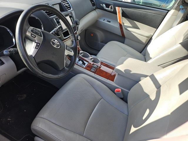 2013 toyota highlander limited
