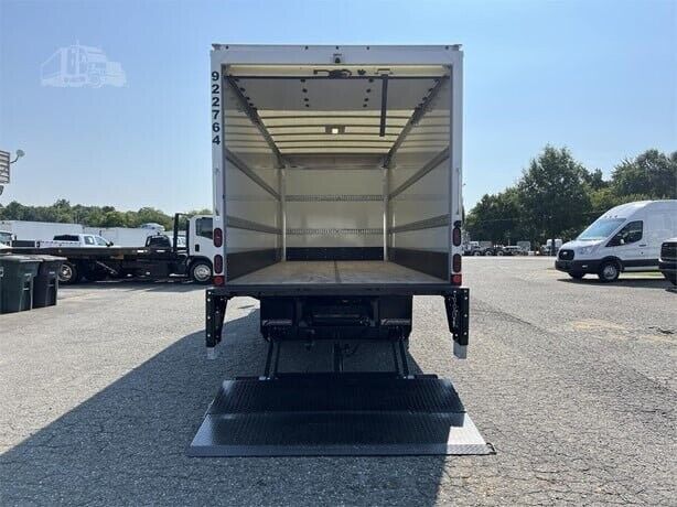 2024 isuzu nrr 20 foot box
