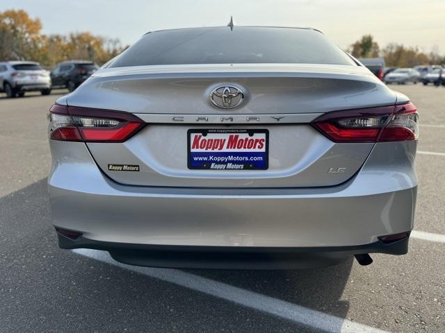 2022 toyota camry le