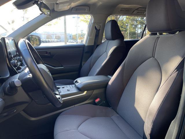 2021 toyota highlander le