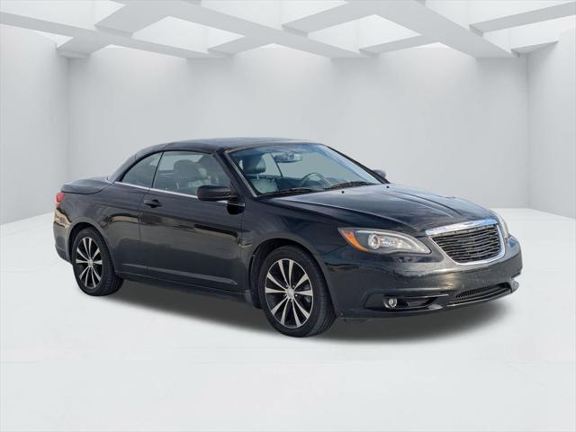 2013 chrysler 200 s