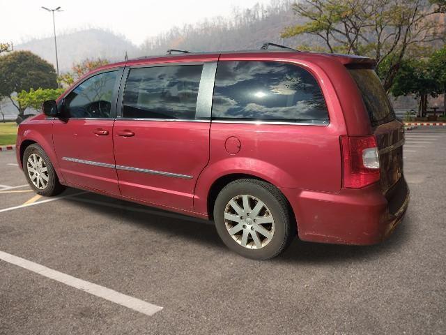 2013 chrysler town & country touring