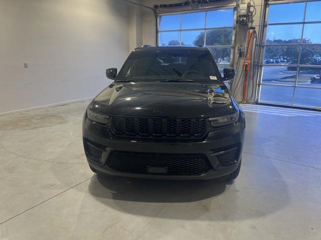 2024 jeep grand cherokee altitude x 4x2