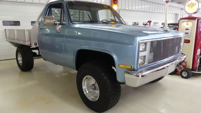 1985 chevrolet silverado k10 4x4 67602 miles blue pickup v8 5l automatic