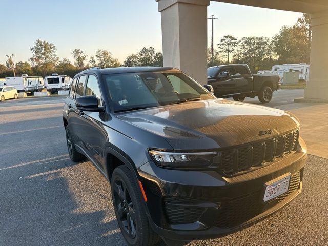2023 jeep grand cherokee altitude