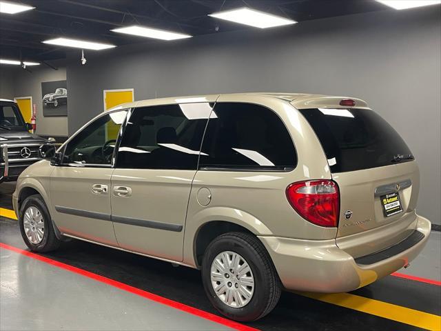 2006 chrysler town & country base