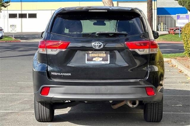 2019 toyota highlander le