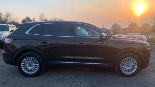 2019 lincoln nautilus base