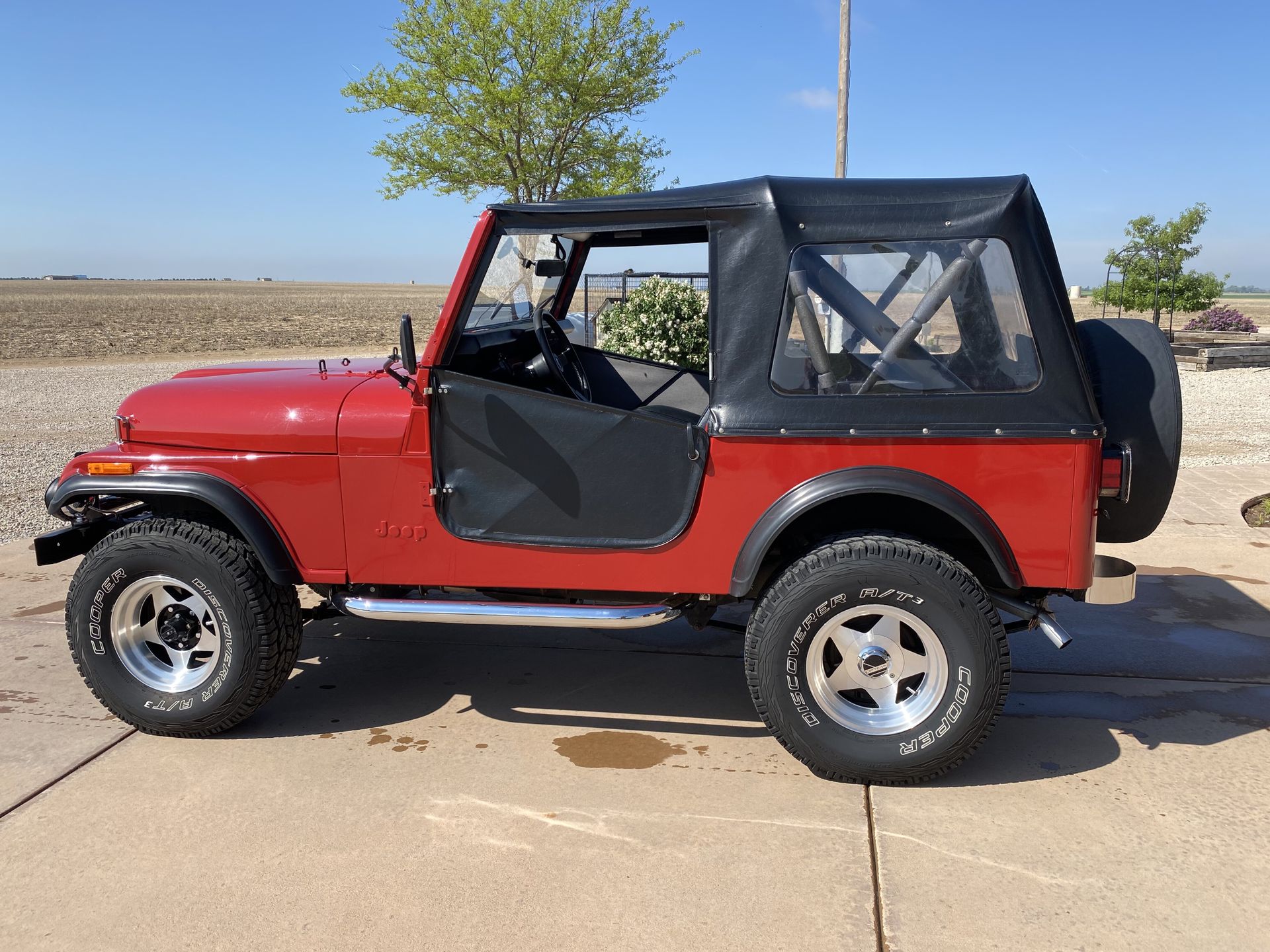 1986 jeep cj7 with a chevy 350 v8 and a five-speed
