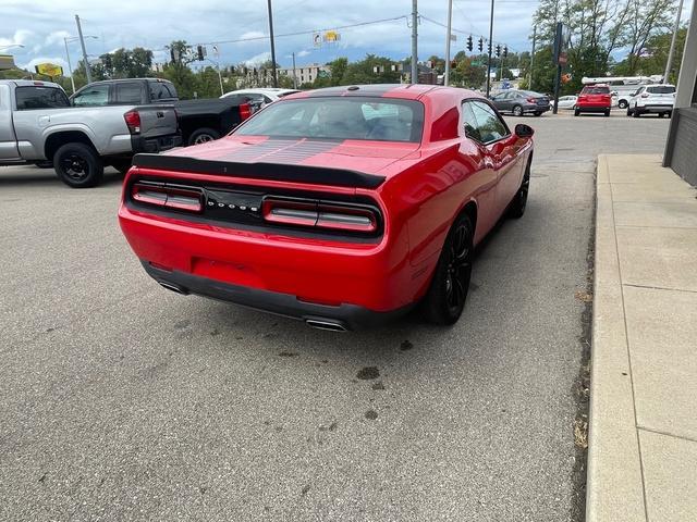 2016 dodge challenger sxt