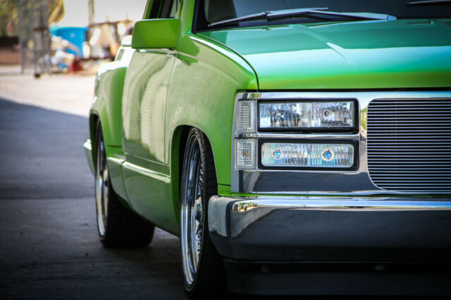 fully customized, 1991 gmc sierra 1500 a must see!